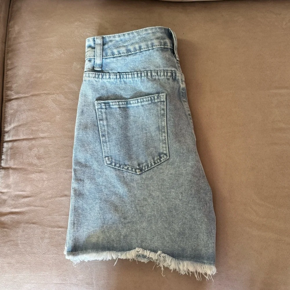 SHEIN. Blue Denim Cut off Jean Shorts. Size 2. Front & Back Pockets.‎